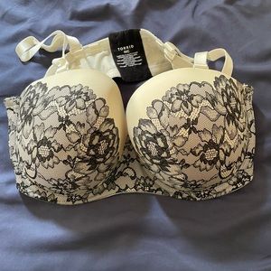Torrid bra. No tags but never worn. 46C